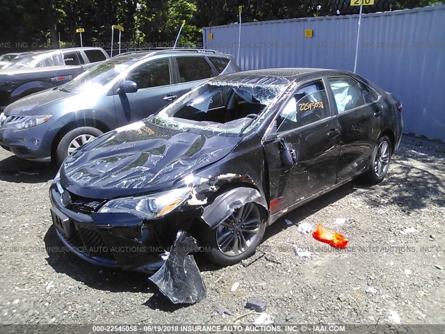4T1BF1FK2GU257729 - 2016 TOYOTA CAMRY LE/XLE/SE/XSE BLACK photo 2