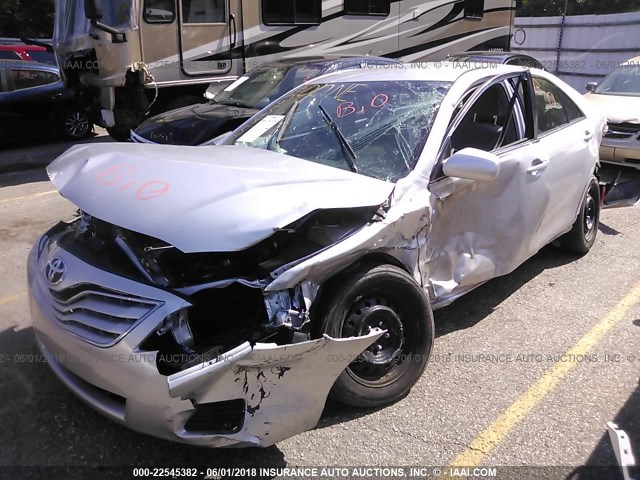 4T4BF3EK3BR158123 - 2011 TOYOTA CAMRY SE/LE/XLE SILVER photo 2