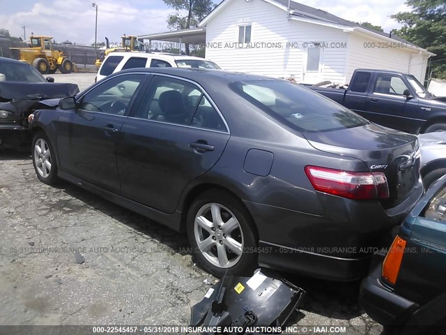 4T1BK46K38U070157 - 2008 TOYOTA CAMRY LE/XLE/SE ნაცრისფერი ფოტო 3