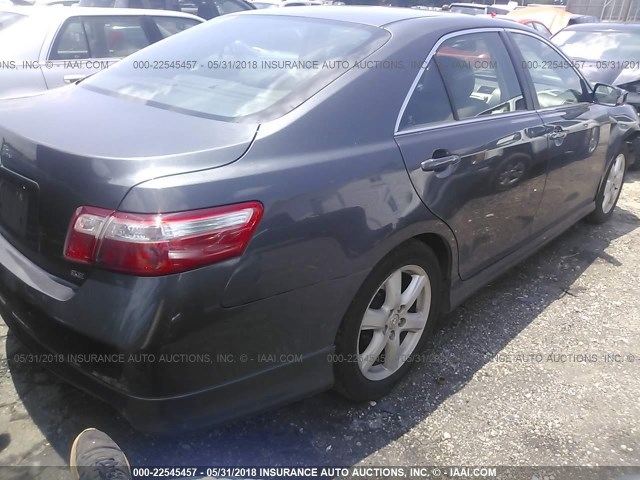 4T1BK46K38U070157 - 2008 TOYOTA CAMRY LE/XLE/SE ნაცრისფერი ფოტო 4