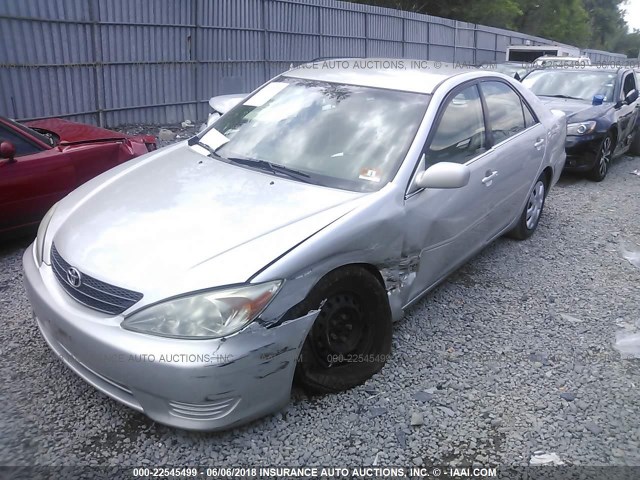 4T1BE32K94U867112 - 2004 TOYOTA CAMRY LE/XLE/SE ვერცხლისფერი ფოტო 2