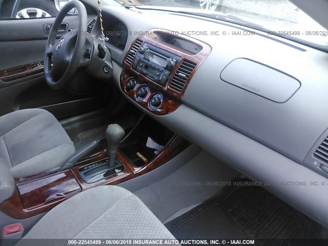 4T1BE32K94U867112 - 2004 TOYOTA CAMRY LE/XLE/SE ვერცხლისფერი ფოტო 5