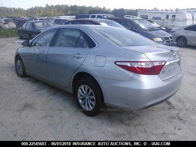 4T1BF1FK6HU316606 - 2017 TOYOTA CAMRY LE/XLE/SE/XSE 银色 照片 3