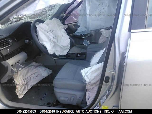 4T1BF1FK6HU316606 - 2017 TOYOTA CAMRY LE/XLE/SE/XSE 银色 照片 5