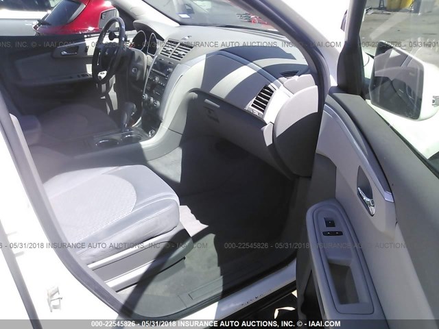 1GNKRGED0BJ168034 - 2011 CHEVROLET TRAVERSE LT WHITE photo 5