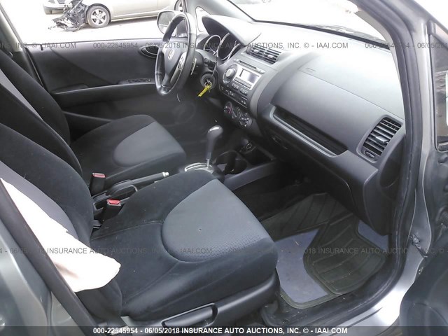 JHMGD38608S039991 - 2008 HONDA FIT SPORT GRAY photo 5