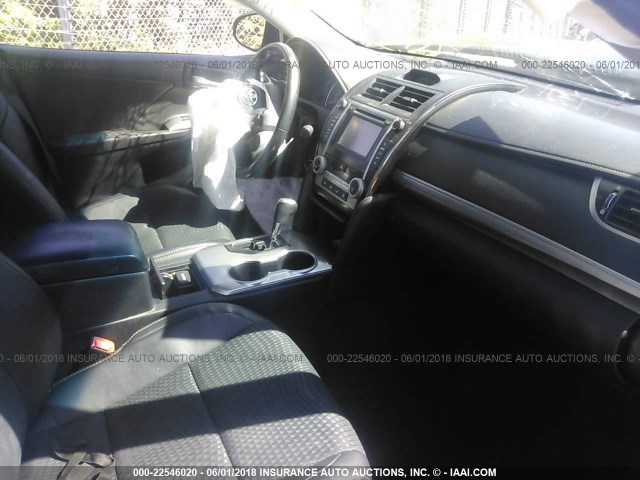 4T1BF1FK6DU261942 - 2013 TOYOTA CAMRY L/SE/LE/XLE 黑色 照片 5
