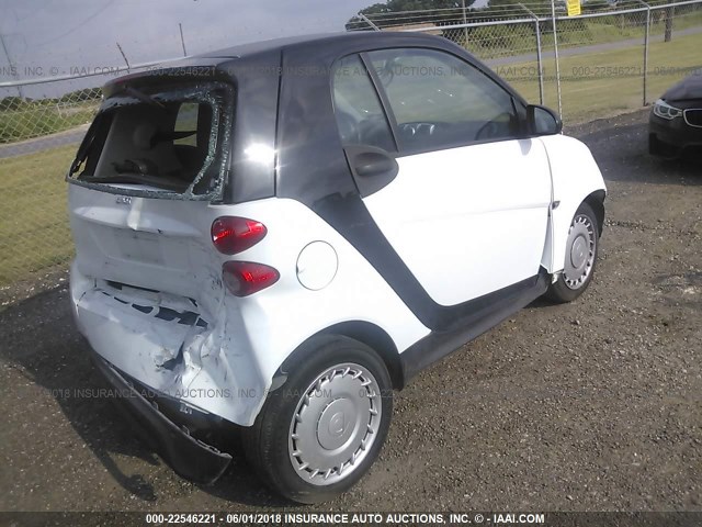 WMEEJ3BA3DK642315 - 2013 SMART FORTWO PURE/PASSION WHITE photo 4