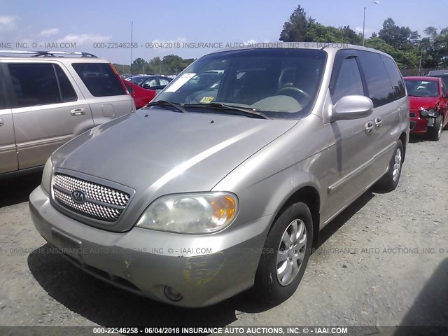 KNDUP132856724796 - 2005 KIA SEDONA EX/LX TAN photo 2