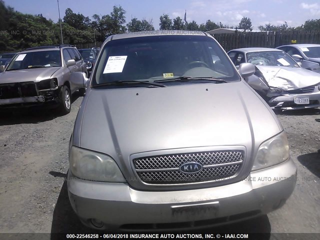 KNDUP132856724796 - 2005 KIA SEDONA EX/LX TAN photo 6