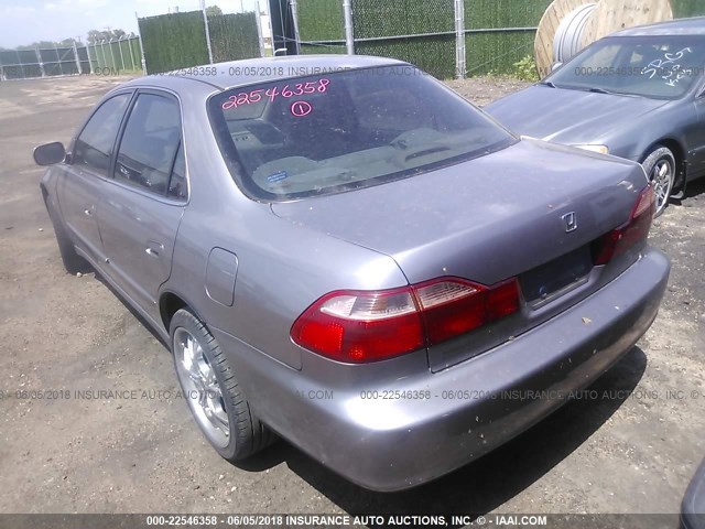 1HGCG5651YA090646 - 2000 HONDA ACCORD EX SILVER photo 3