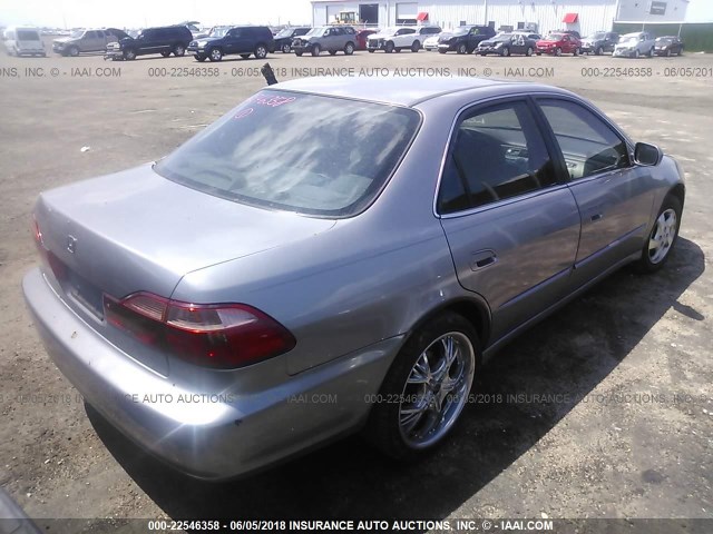 1HGCG5651YA090646 - 2000 HONDA ACCORD EX SILVER photo 4