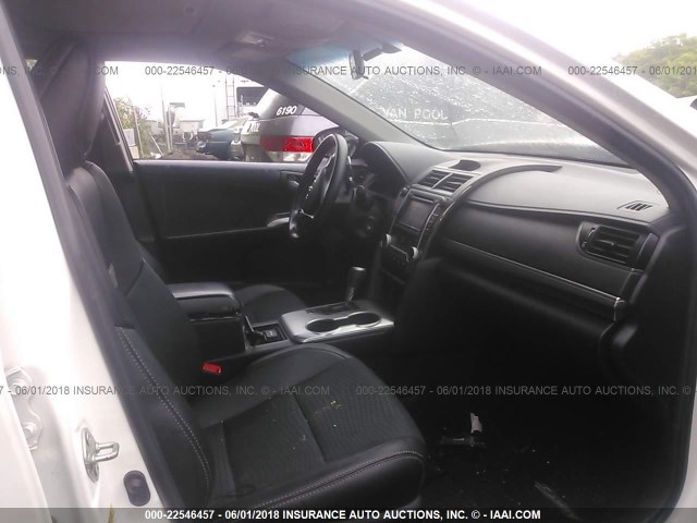 4T1BF1FKXEU751205 - 2014 TOYOTA CAMRY L/SE/LE/XLE 白色 照片 5