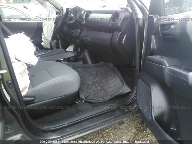 3TMCZ5AN0HM104944 - 2017 TOYOTA TACOMA DBL CAB/SR/TRDSPT/OR/PRO ნაცრისფერი ფოტო 5