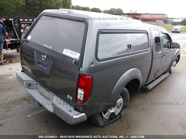 1N6AD06U88C421233 - 2008 NISSAN FRONTIER KING CAB LE/SE/OFF ROAD GRAY photo 4