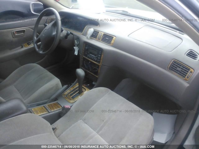 JT2BF28K1X0184070 - 1999 TOYOTA CAMRY LE/XLE WHITE photo 5