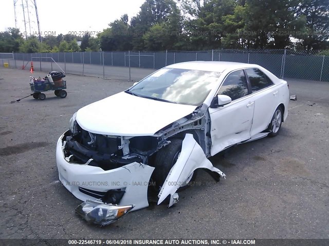 4T1BF1FK9EU372065 - 2014 TOYOTA CAMRY L/SE/LE/XLE თეთრი ფოტო 2