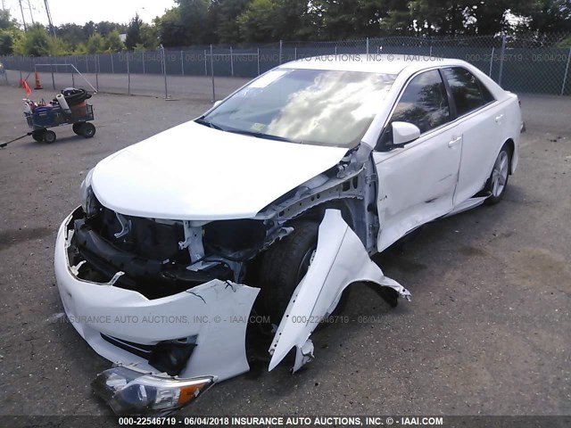 4T1BF1FK9EU372065 - 2014 TOYOTA CAMRY L/SE/LE/XLE თეთრი ფოტო 6