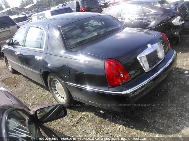 1LNHM81W8YY762798 - 2000 LINCOLN TOWN CAR EXECUTIVE BLACK photo 3