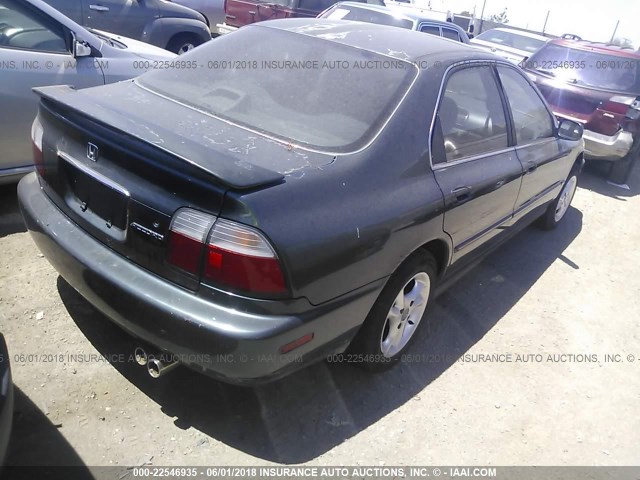 1HGCD5658TA156675 - 1996 HONDA ACCORD EX/EX-R GREEN photo 4