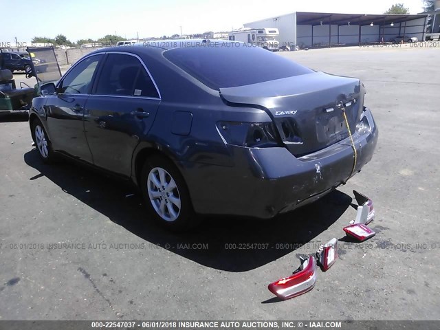 4T1BF3EK4BU222986 - 2011 TOYOTA CAMRY SE/LE/XLE 灰色 照片 3