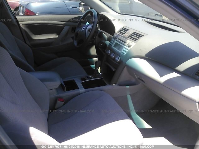 4T1BF3EK4BU222986 - 2011 TOYOTA CAMRY SE/LE/XLE 灰色 照片 5