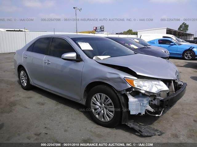4T4BF1FK7ER364939 - 2014 TOYOTA CAMRY L/SE/LE/XLE SILVER photo 1