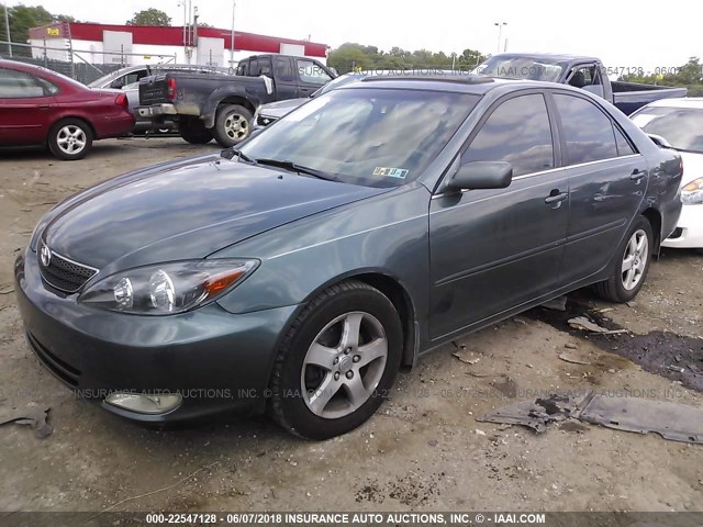 4T1BA32K24U501536 - 2004 TOYOTA CAMRY SE GRAY photo 2