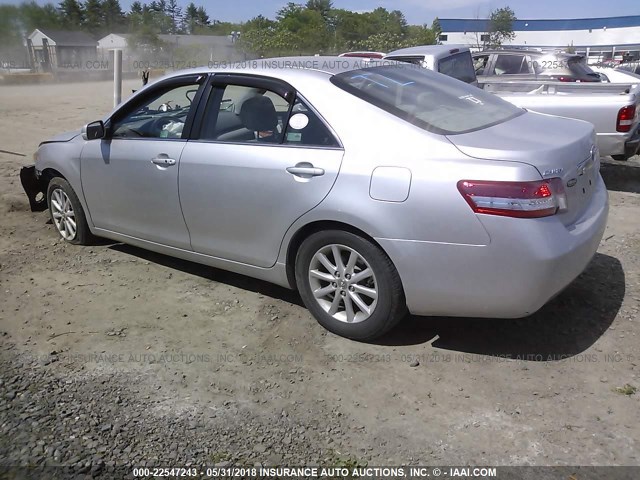 4T4BF3EK3BR142617 - 2011 TOYOTA CAMRY SE/LE/XLE SILVER photo 3
