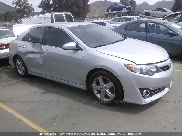 4T1BF1FK6EU352890 - 2014 TOYOTA CAMRY L/SE/LE/XLE 银色 照片 1