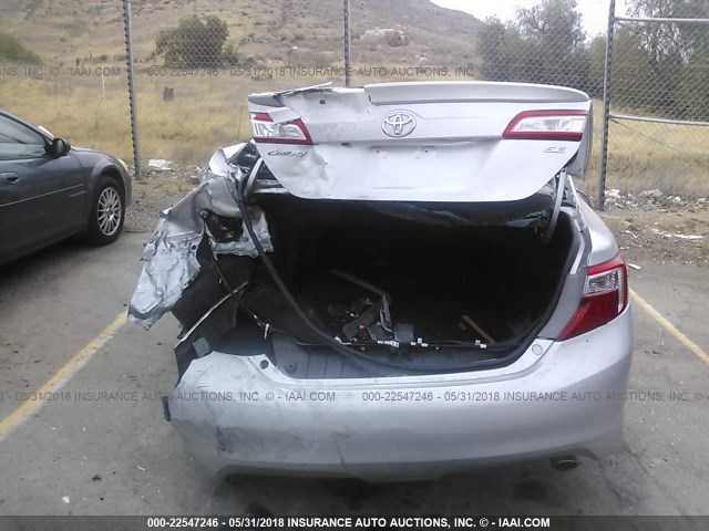 4T1BF1FK6EU352890 - 2014 TOYOTA CAMRY L/SE/LE/XLE 银色 照片 6