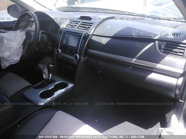 4T1BF1FK6DU295590 - 2013 TOYOTA CAMRY L/SE/LE/XLE 灰色 照片 5