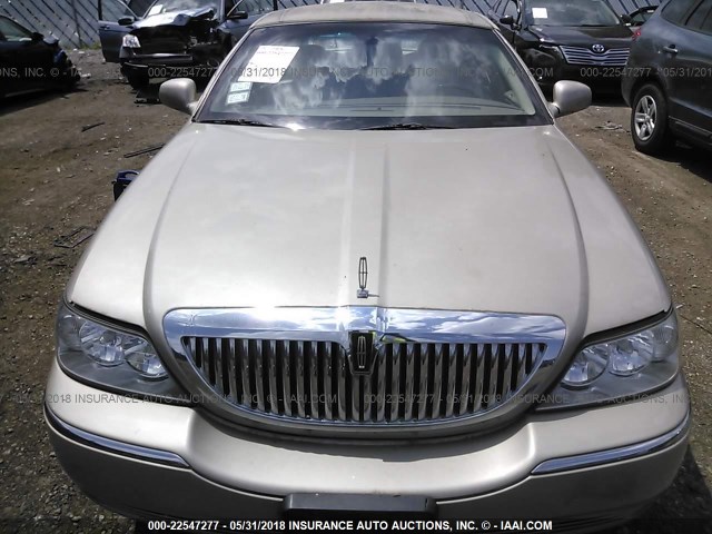 1LNHM81WX4Y628305 - 2004 LINCOLN TOWN CAR EXECUTIVE/SIGNATURE თაფლისფერი ფოტო 10