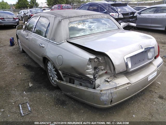 1LNHM81WX4Y628305 - 2004 LINCOLN TOWN CAR EXECUTIVE/SIGNATURE თაფლისფერი ფოტო 3