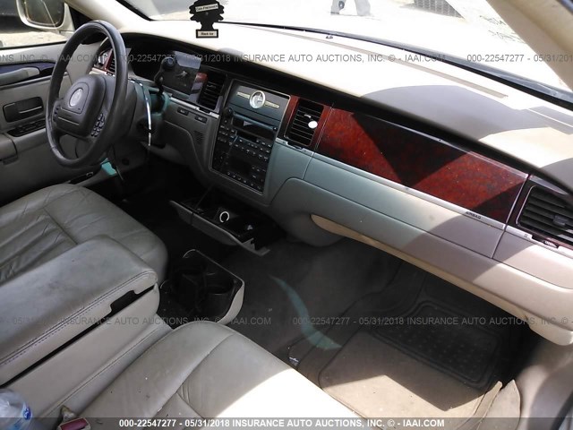 1LNHM81WX4Y628305 - 2004 LINCOLN TOWN CAR EXECUTIVE/SIGNATURE თაფლისფერი ფოტო 5