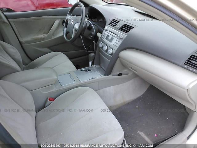 4T1BF3EK7BU120162 - 2011 TOYOTA CAMRY SE/LE/XLE 金色 照片 5