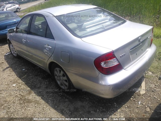 4T1BE30K12U638617 - 2002 TOYOTA CAMRY LE/XLE/SE 银色 照片 3