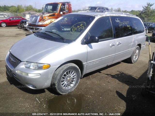 1C4GP64L0YB656619 - 2000 CHRYSLER TOWN & COUNTRY LIMITED SILVER photo 2