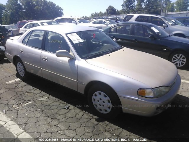 4T1BG12K1TU699186 - 1996 TOYOTA CAMRY DX/LE/XLE ოქროსფერი ფოტო 1