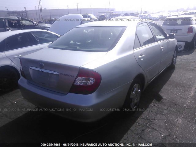 JTDBE32K420047254 - 2002 TOYOTA CAMRY LE/XLE/SE ვერცხლისფერი ფოტო 4