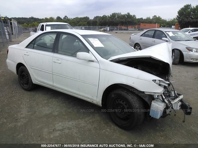 4T1BE32K85U589322 - 2005 TOYOTA CAMRY LE/XLE/SE WHITE photo 1