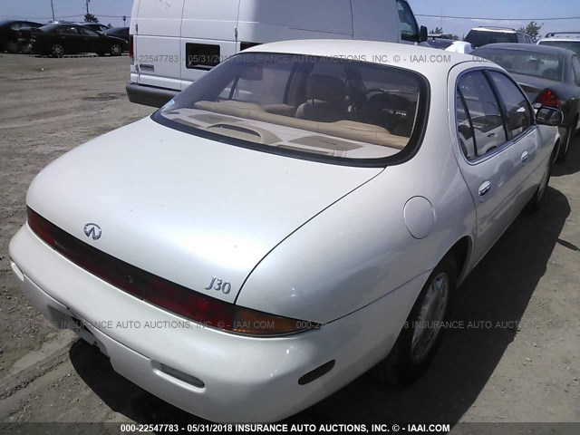 JNKAY21D1SM211762 - 1995 INFINITI J30 WHITE photo 4