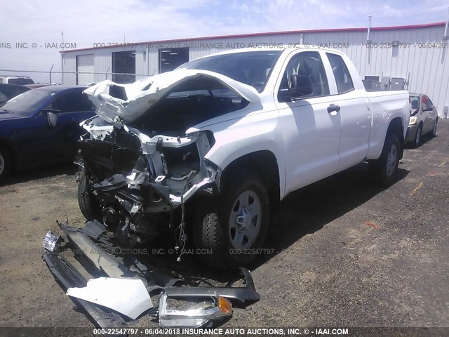 5TFUM5F11HX072301 - 2017 TOYOTA TUNDRA DOUBLE CAB SR/SR5 WHITE photo 2