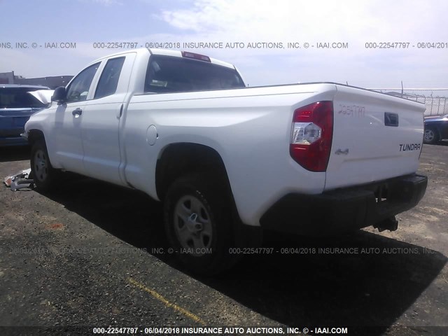 5TFUM5F11HX072301 - 2017 TOYOTA TUNDRA DOUBLE CAB SR/SR5 WHITE photo 3