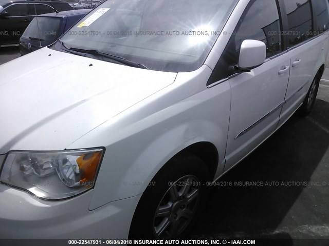 2A4RR5DG5BR638118 - 2011 CHRYSLER TOWN & COUNTRY TOURING WHITE photo 6