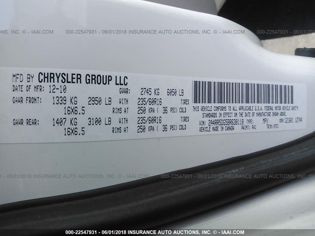 2A4RR5DG5BR638118 - 2011 CHRYSLER TOWN & COUNTRY TOURING WHITE photo 9