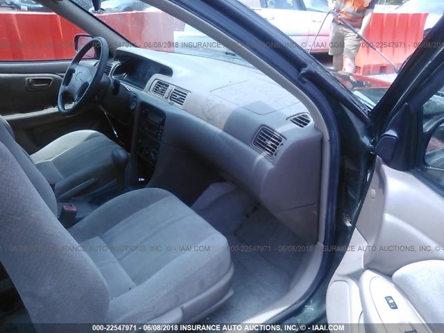 JT2BG22KXY0529653 - 2000 TOYOTA CAMRY CE/LE/XLE 绿色 照片 5