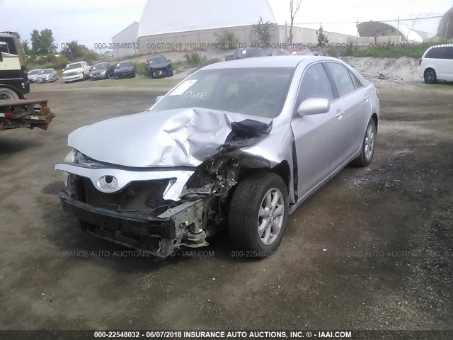 4T4BE46K18R014408 - 2008 TOYOTA CAMRY CE/LE/XLE/SE SILVER photo 2