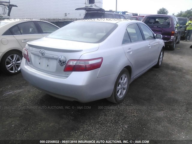4T4BE46K18R014408 - 2008 TOYOTA CAMRY CE/LE/XLE/SE SILVER photo 4