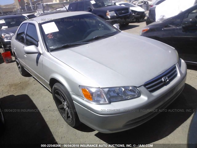 JT2BG22K610533527 - 2001 TOYOTA CAMRY CE/LE/XLE SILVER photo 1